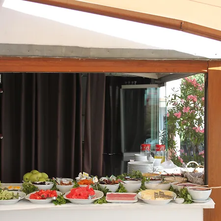 Hotel Sari 4*