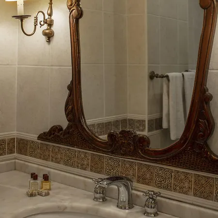 Sari Hotel 4*