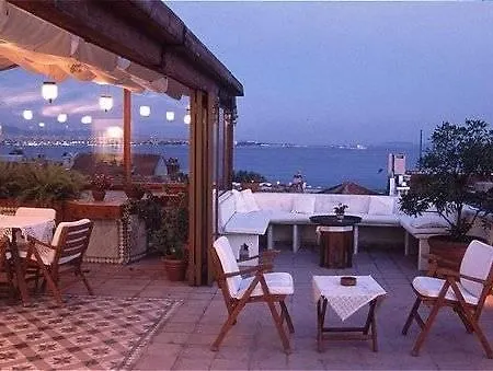 Sari Κωνσταντινούπολη