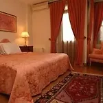 Sari Istanbul