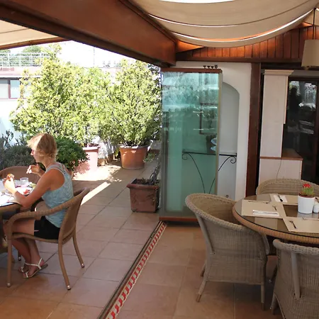 Hotel Sari 4*