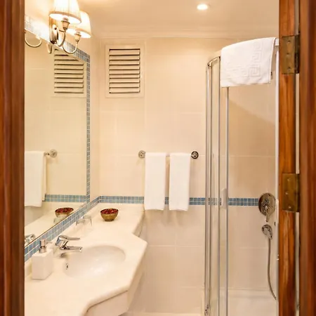 Sari Konak Hotel Sultanahmet 4*
