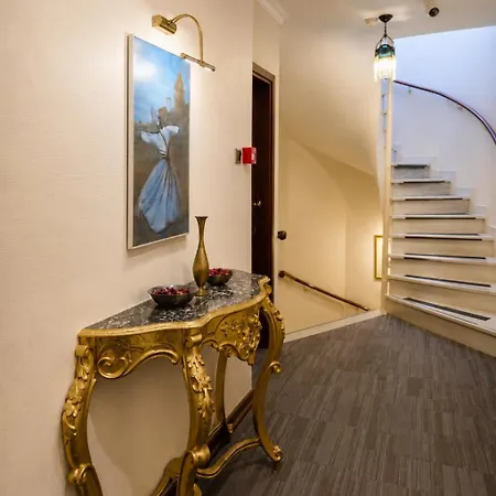 Sari Konak Hotel Sultanahmet 4*